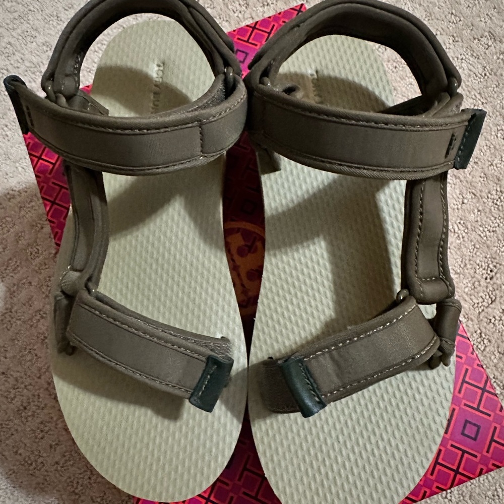 Tory Burch Sport EVA STRAPPY SANDAL  Verde/Green Clay